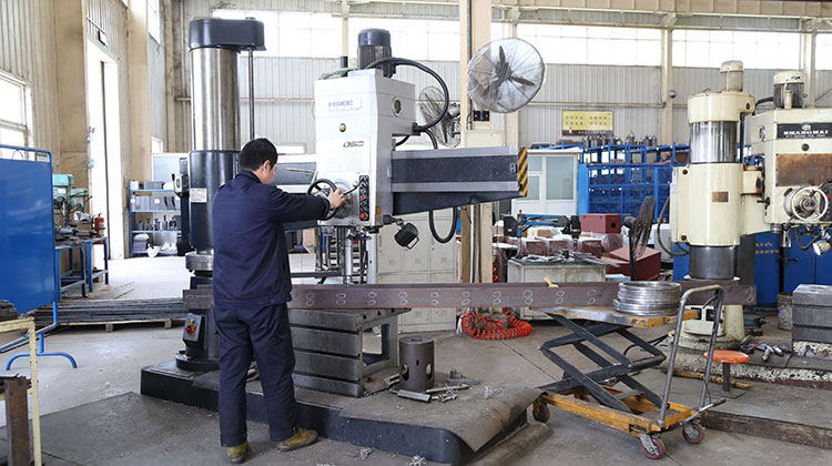 Máquina perforadora radial